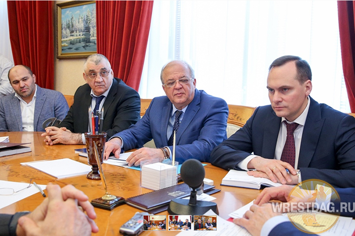Врио Главы Дагестана Владимир Васильев провел совещание, посвященное ходу подготовки к Евро-2018. Врио Главы Дагестана Владимир Васильев провел совещание, посвященное ходу подготовки к Евро-2018.