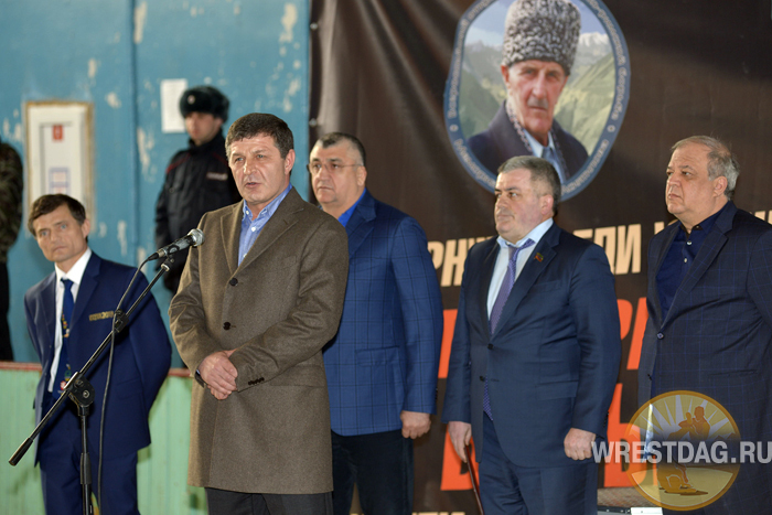 Мемориал Сураката Асиятилова собрал около 300 юных борцов