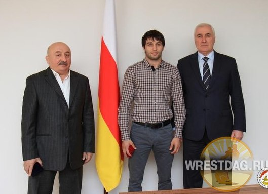 Сослан Рамонов награжден орденом Южной Осетии Сослан Рамонов награжден орденом Южной Осетии