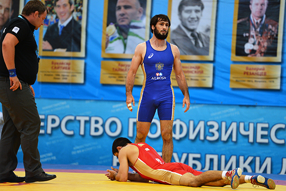 Памятник пятикратному чемпиону мира Али Алиеву