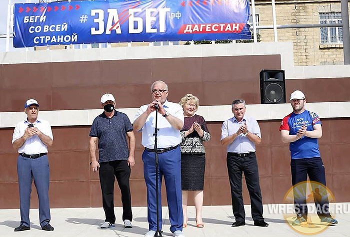 Медаль «За бег» вице-президенту Федерации борьбы 8