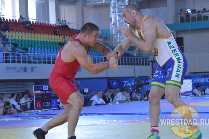 16:00. На этом дневная часть второго дня чемпионата мира закончилась. Возобновятся соревнования в 18:00 (17:00 по Москве).