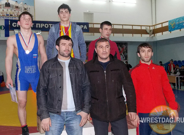 Дагестанским юношам помогли родные, бугленские стены 
